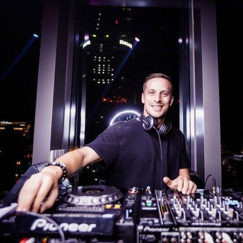 International DJs